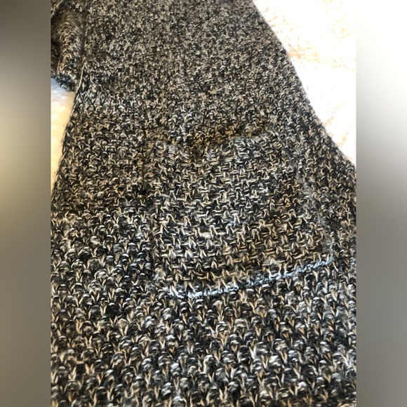 August Silk Turtleneck Scarf with Pockets - Picture 9 of 9